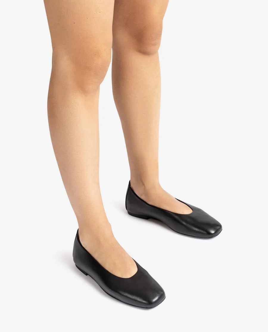 Ballerina a Punta Quadrata in Pelle Nera – Pointure