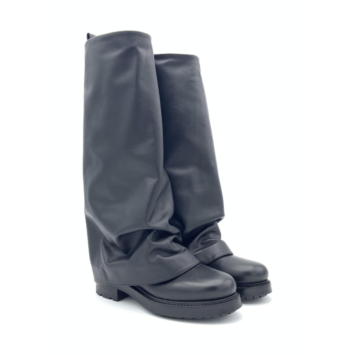 Stivale Alto in Pelle Nera Morbida con Suola Carrarmato – Pointure
